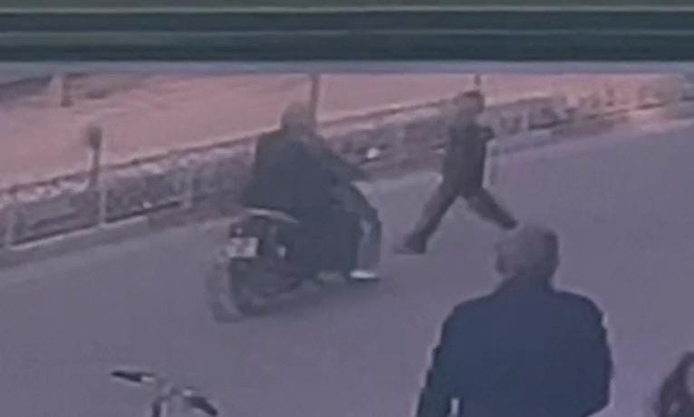 BURSA'NIN İNEGÖL İLÇESİNDE MEYDANA GELEN KAZADA MOTOSİKLETİN ÇARPTIĞI GENÇ KADIN YARALANDI. KAZA...