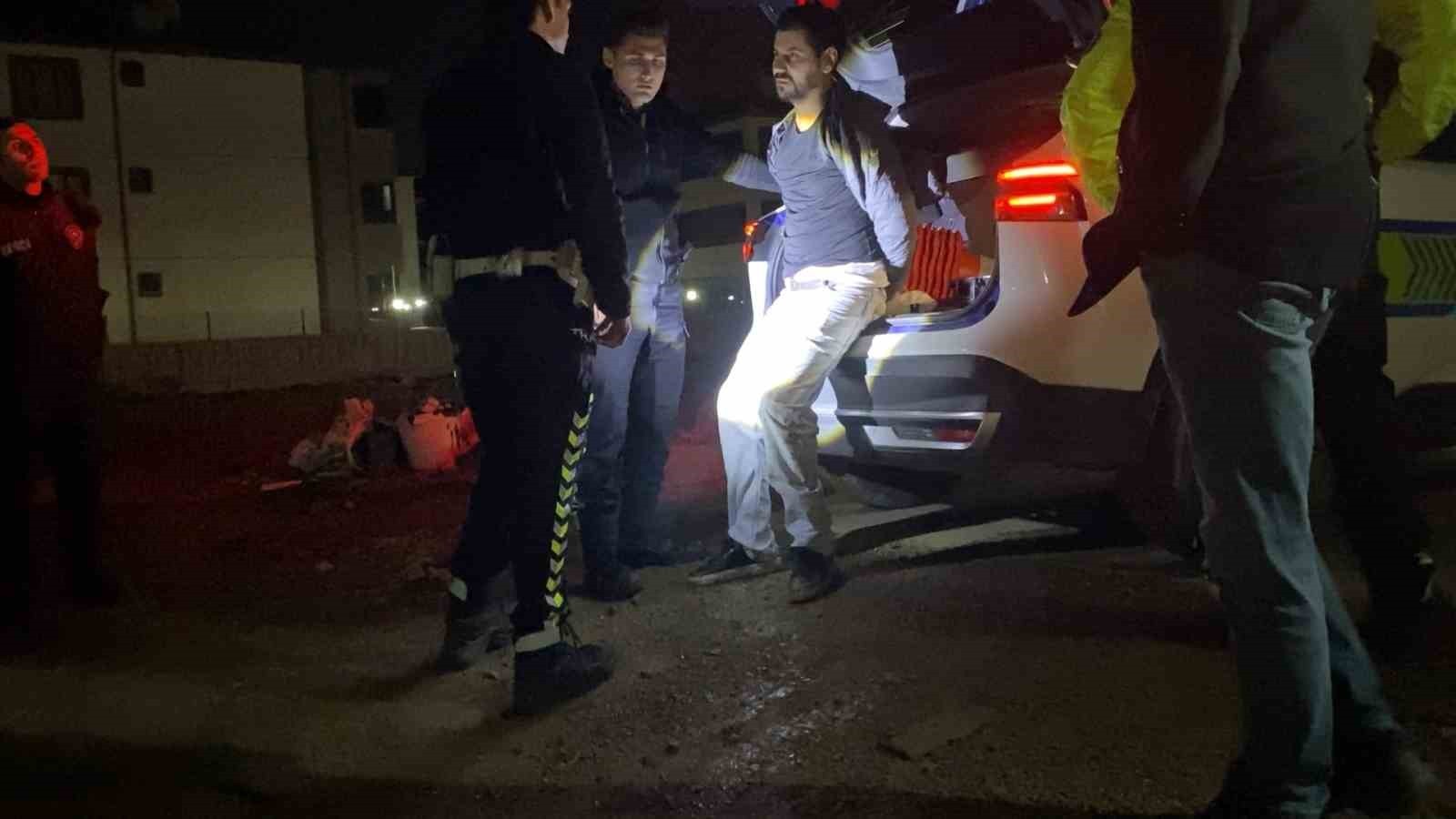 BURSA'NIN İNEGÖL İLÇESİNDE POLİSİN DUR İHTARINA UYMAYIP KAÇAN SÜRÜCÜ İNŞAAT ALANINA GİRİNCE...