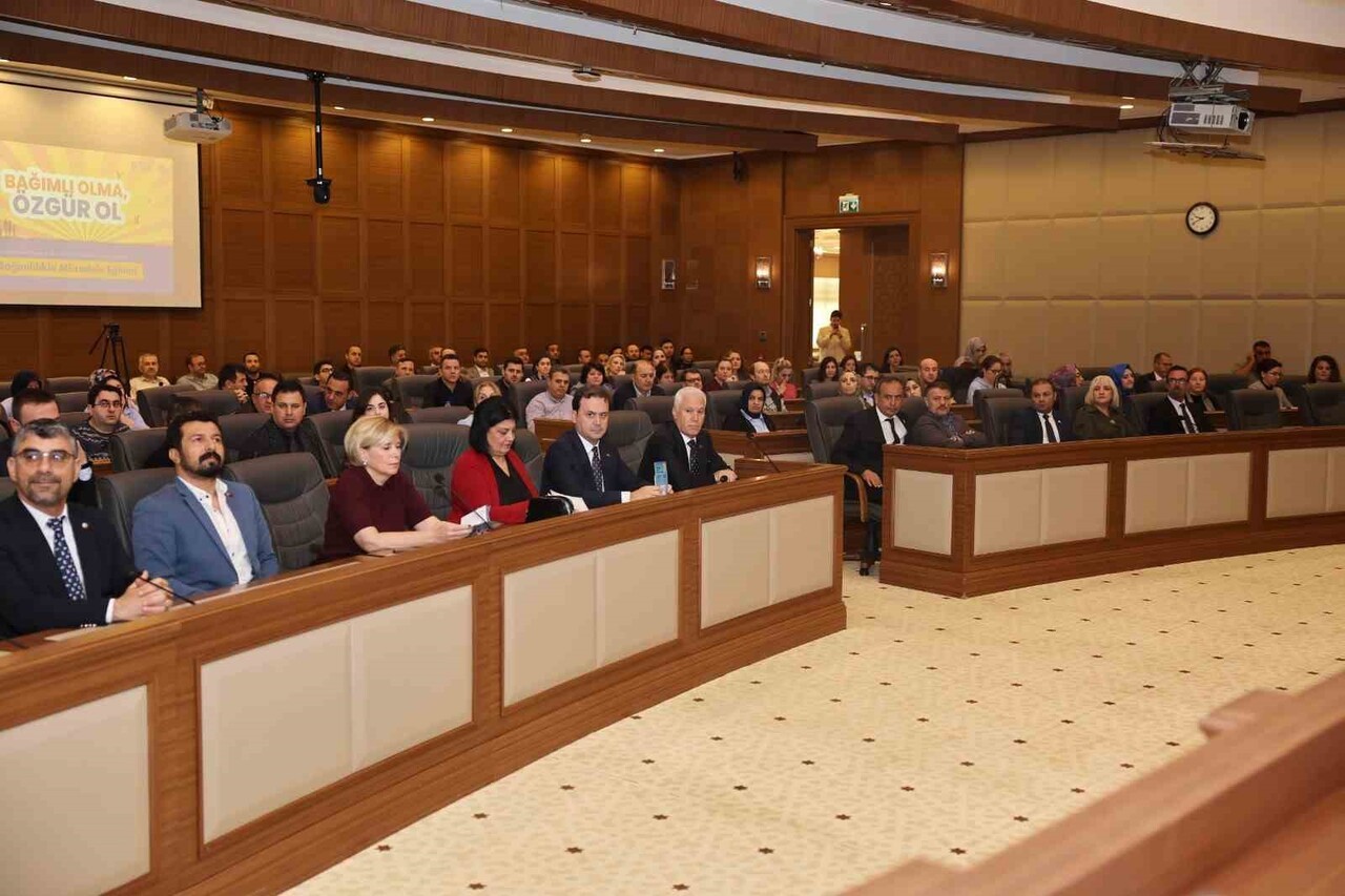 BURSA BÜYÜKŞEHİR BELEDİYESİ, GÜNÜMÜZÜN EN YAYGIN PROBLEMLERİNDEN BİRİ OLAN BAĞIMLILIKLA MÜCADELEYİ...