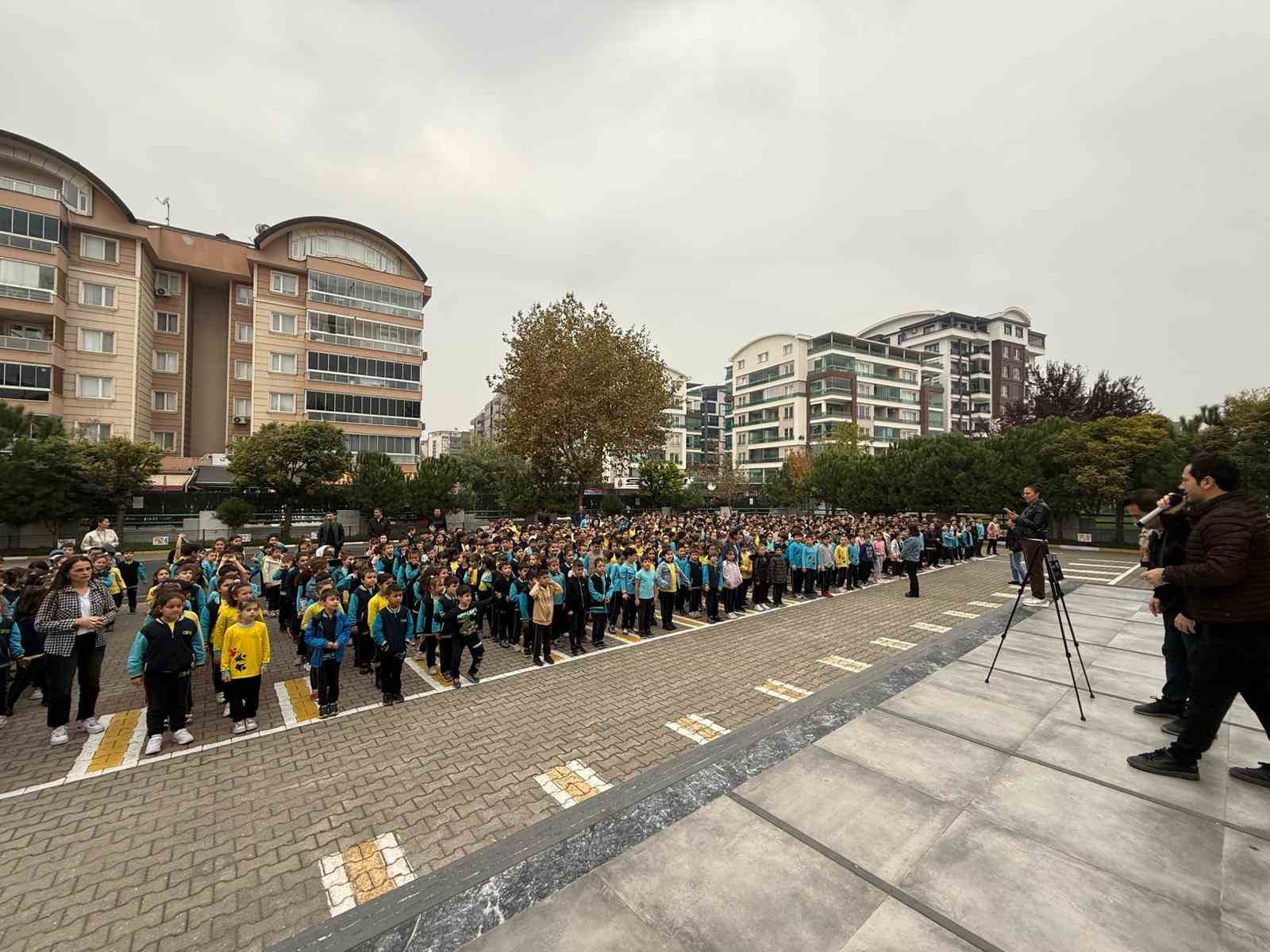 BURSA’DA 1200 ÖĞRENCİ SABAH SPORUYLA GÜNE BAŞLADI... MİNİKLERİN RENKLİ AKTİVİTESİ...
