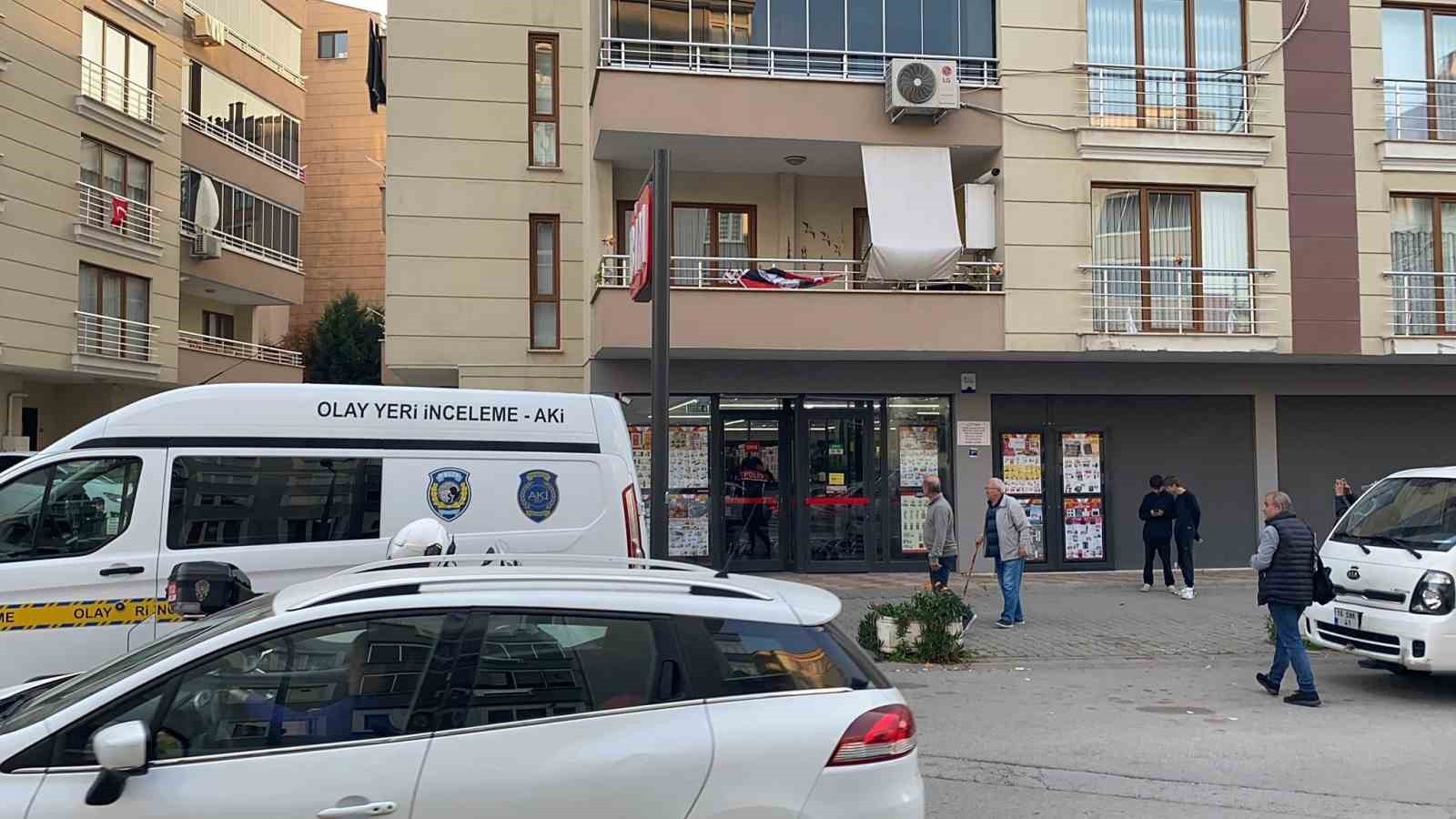 BURSA’DA ESKİ EŞİNİ ÇALIŞTIĞI MARKETTE BIÇAKLADI