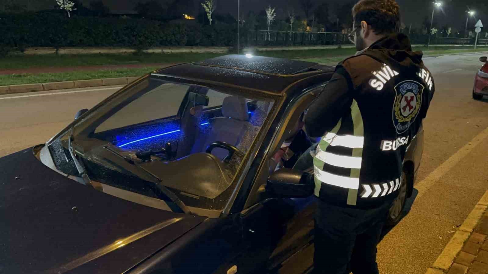 BURSA’DA SİVİL TRAFİK EKİPLERİNDEN GECE DENETİMİ