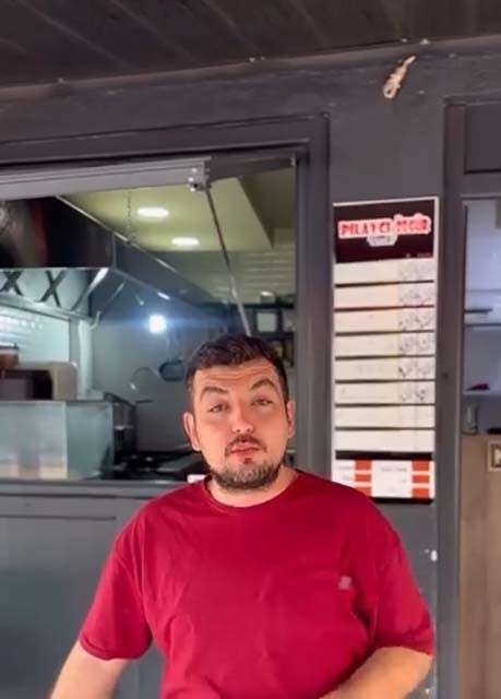 BURSA’NIN YILDIRIM İLÇESİNDE GECE SAATLERİNDE BİR PİLAVCIYA CAMDAN GİREN HIRSIZ, KASADAKİ BOZUK...