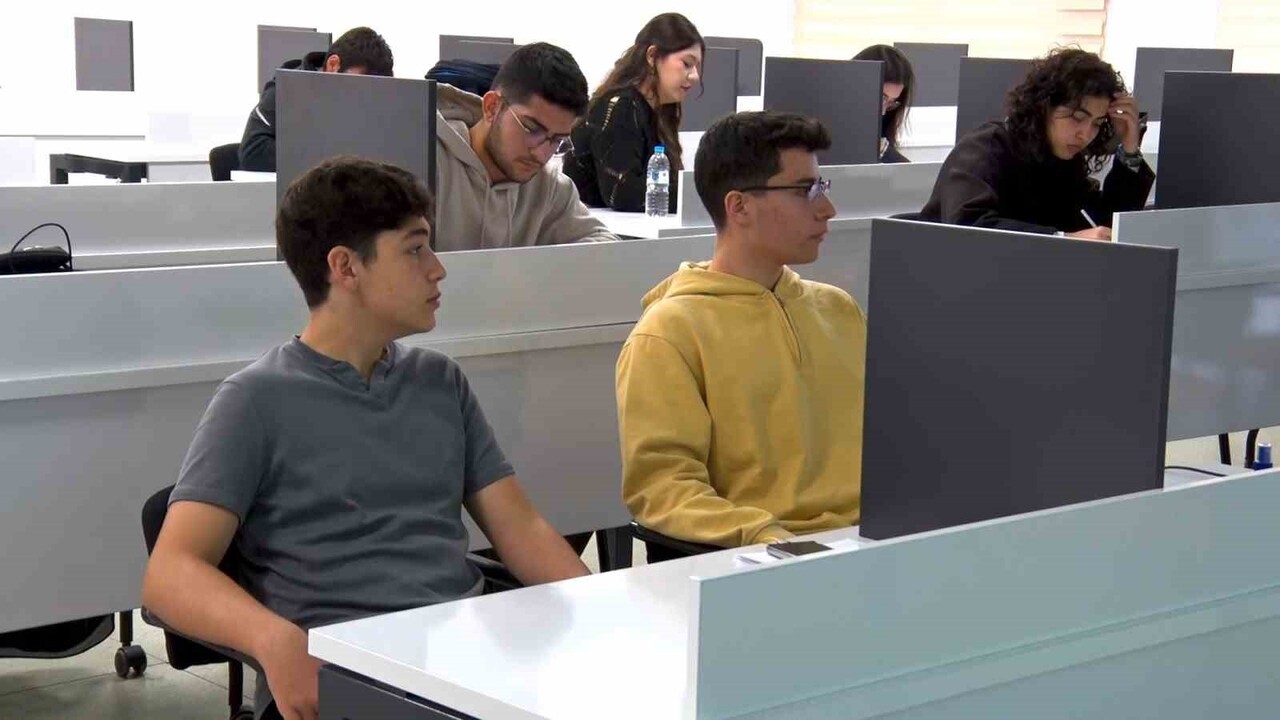 BURSA TEKNİK ÜNİVERSİTESİ (BTÜ) TARAFINDAN TÜRKİYE'DE İLK KEZ UYGULAMAYA KONULAN "TERCİHTEN ÖNCE...