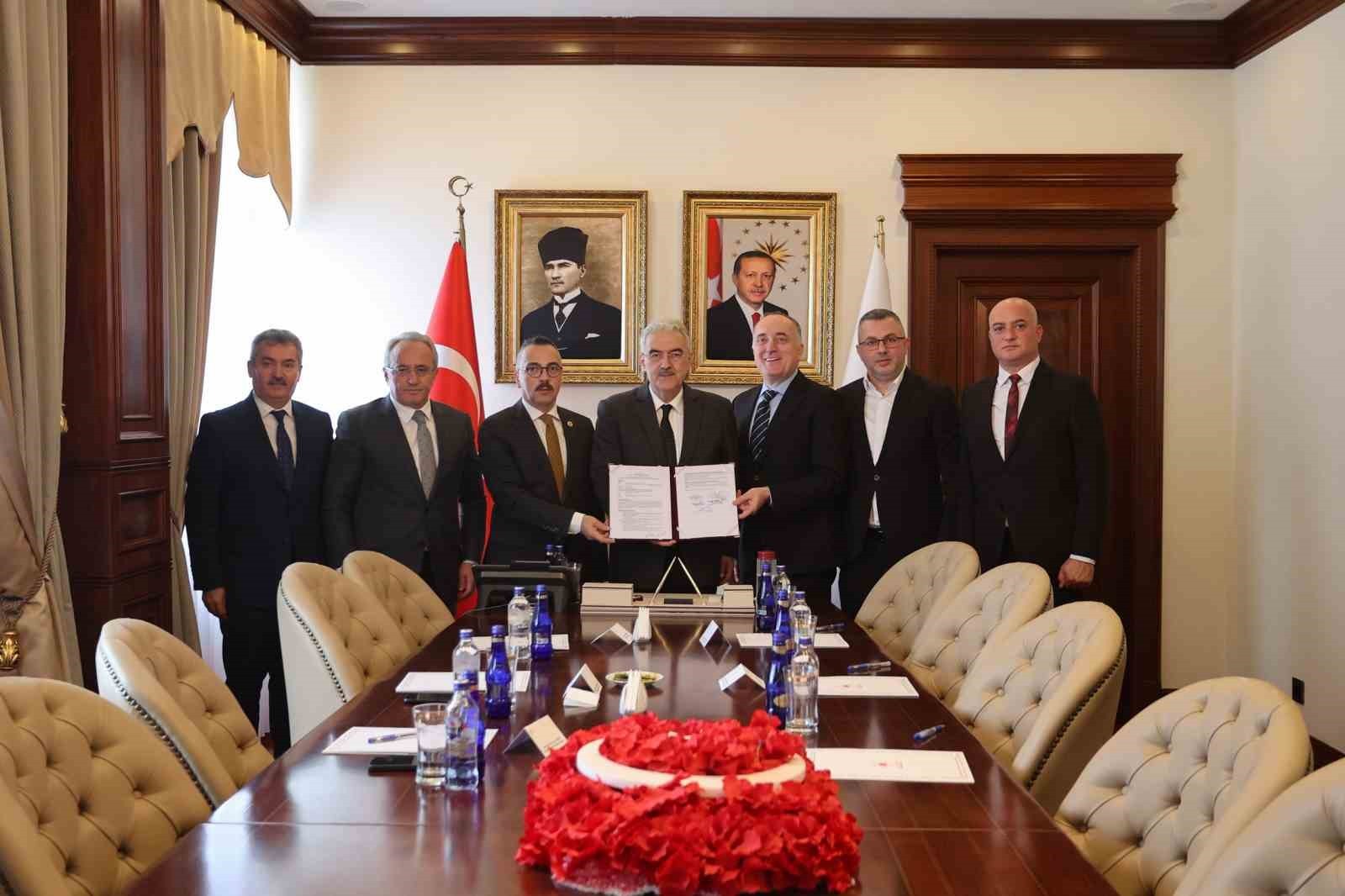 BURSA VALİSİ EROL AYYILDIZ, İNEGÖL İLÇESİ YENİCEKÖY MAHALLESİ'NDE YAPILACAK 6 DERSLİKLİ ANAOKULU...