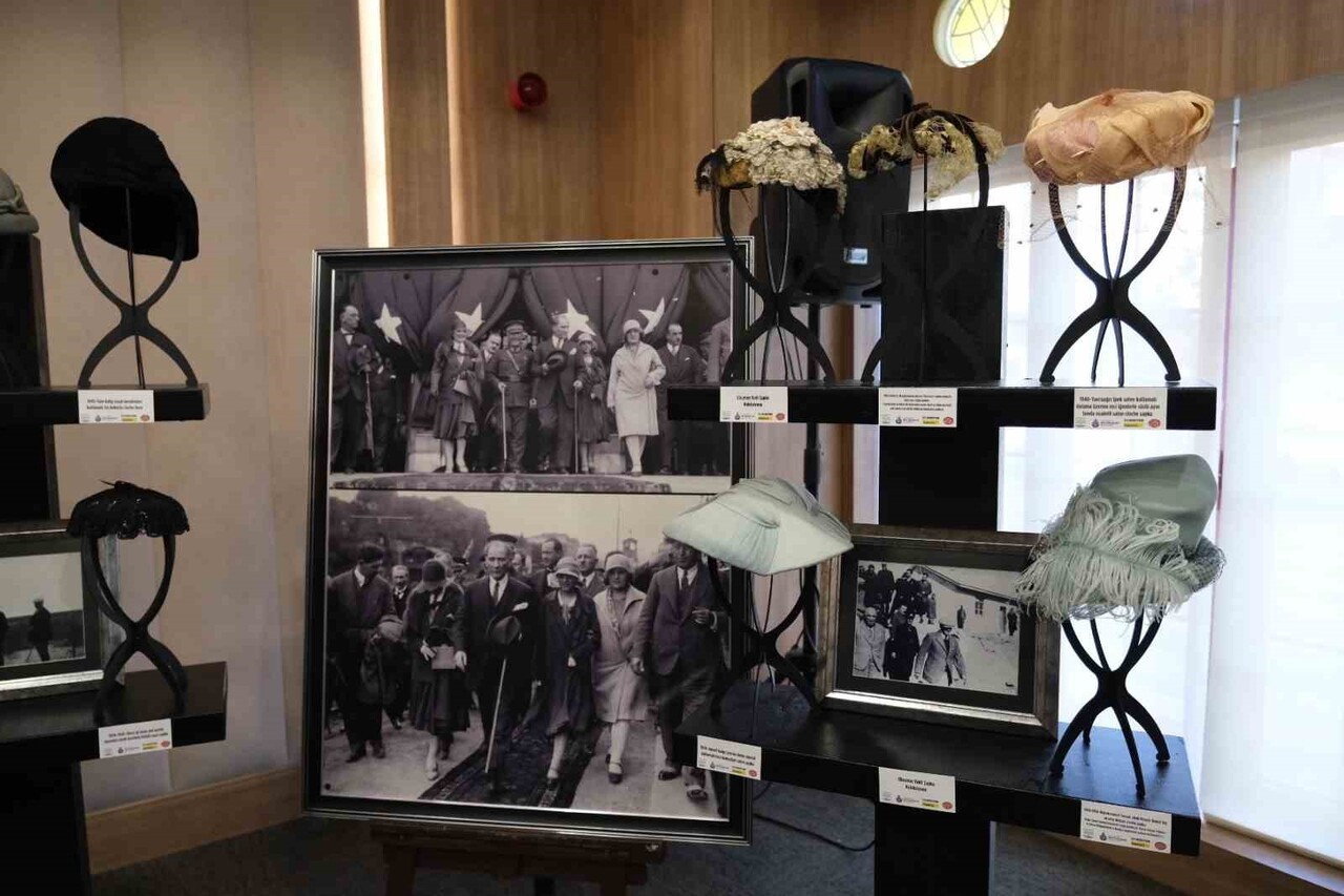 BÜYÜKÇEKMECE BELEDİYESİ TARAFINDAN DÜZENLENEN "CUMHURİYET ŞAPKALARI SERGİSİ", SANATSEVERLERLE...