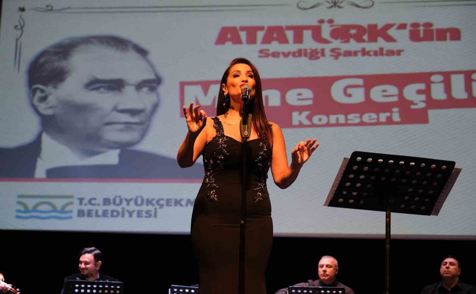 BÜYÜKÇEKMECE’DE 10 KASIM ATATÜRK’Ü ANMA ETKİNLİKLERİ KAPSAMINDA DÜZENLENEN KONSERDE TÜRK SANAT...