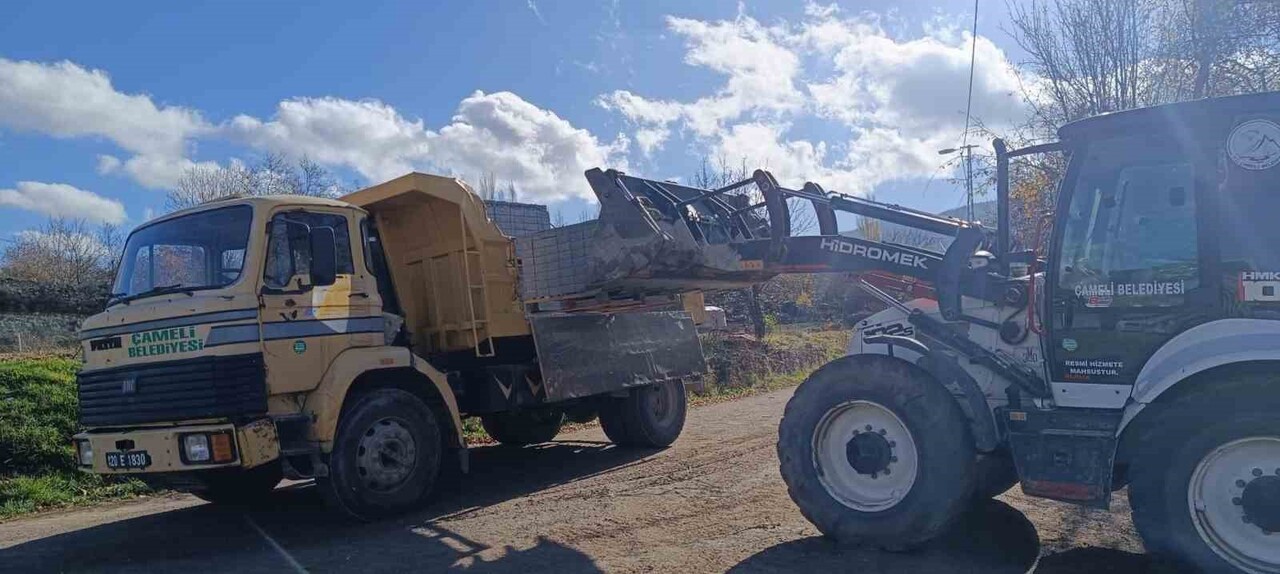 ÇAMELİ BELEDİYESİ KALINKOZ MAHALLESİ’NDE KİLİT PARKE TAŞI DÖŞEME ÇALIŞMALARI ARALIKSIZ DEVAM...