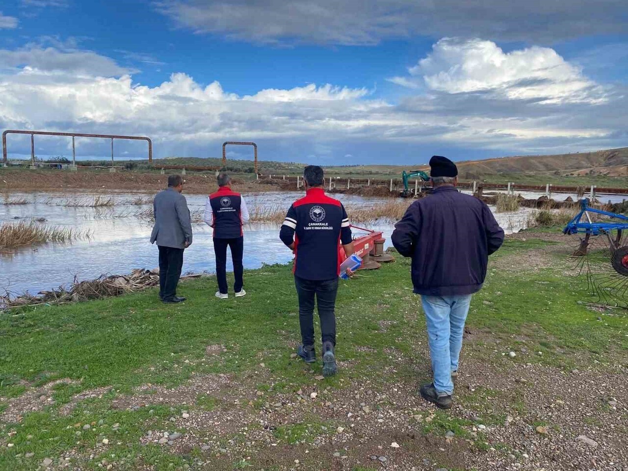 ÇANAKKALE'DE SON GÜNLERDE ETKİLİ OLAN YAĞIŞLAR NEDENİYLE OLUŞABİLECEK HASRALARA KARŞI EKİPLER...