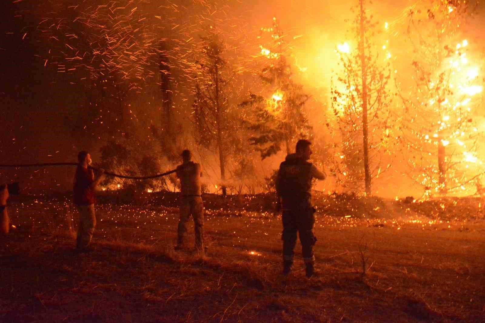 ÇANAKKALE’DE 2025 YILINDA ÇIKAN 155 ORMAN YANGININDA 11 BİN 868 FUTBOL SAHASI BÜYÜKLÜĞÜNDE 8 BİN...