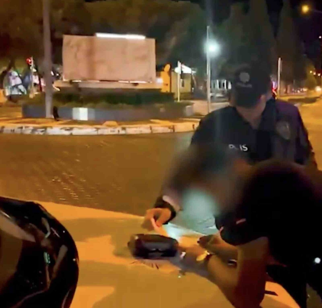 ÇANAKKALE’DE EMNİYET EKİPLERİNCE GERÇEKLEŞTİRİLEN DENETİMLER SIRASINDA ALKOLLÜ ŞEKİLDE ÇEVRE...