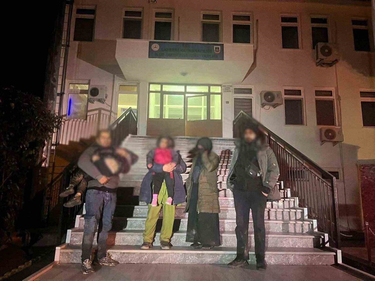 ÇANAKKALE’DE JANDARMA EKİPLERİNCE 7 GÜN İÇERİSİNDE İNSAN KAÇAKÇILIĞINA YÖNELİK GERÇEKLEŞTİRLEN 10...