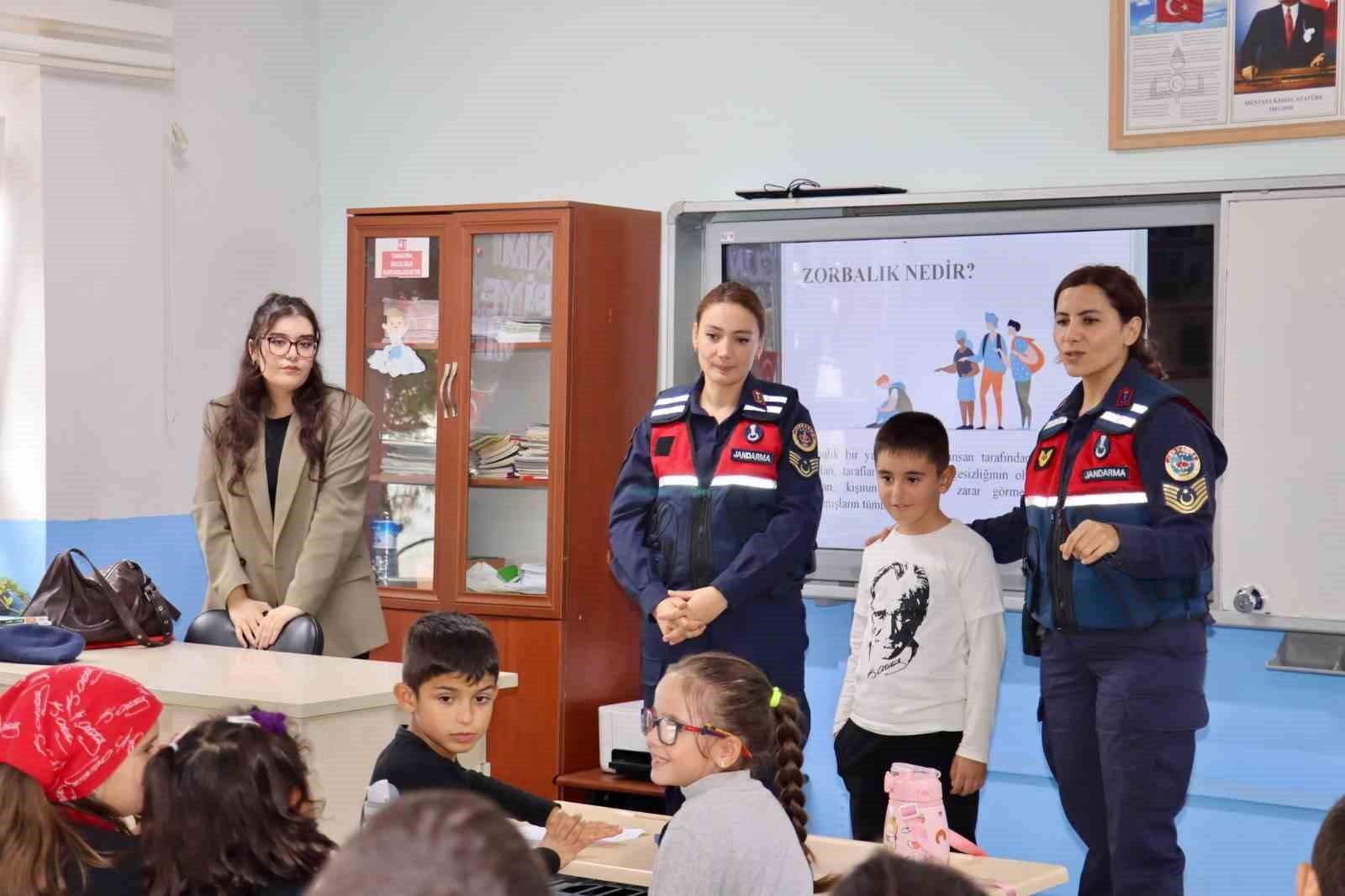 ÇANAKKALE’DE JANDARMA EKİPLERİNCE İLKÖĞRETİM ÖĞRENCİLERİNE AKRAN ZORBALIĞI VE MAHREMİYET...