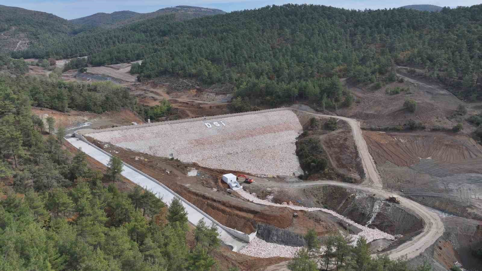 ÇANAKKALE’DE TARIMSAL SULAMA İÇİN KULLANILACAK YAYKIN GÖLETİNİN YAPIMI TAMAMLANDI.