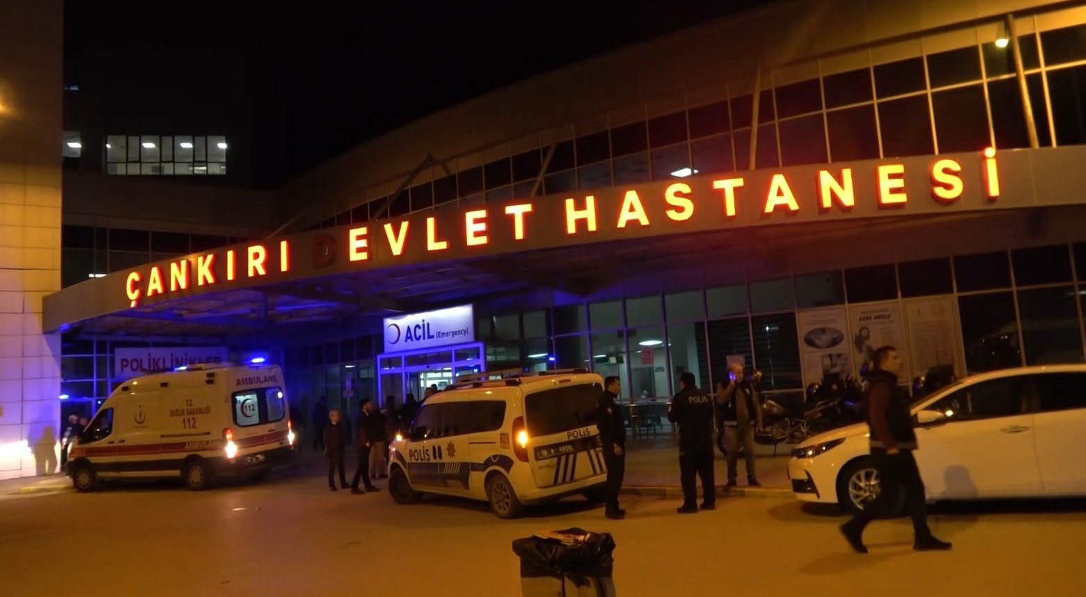 ÇANKIRI'NIN KURŞUNLU İLÇESİNDE OTOMOBİLİN BELEDİYE KAMYONUNA ARKADAN ÇARPMASI SONUCU MEYDANA GELEN...