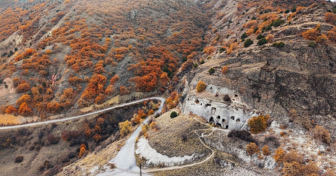 ÇANKIRI’NIN ILGAZ İLÇESİNDE SONBAHARLA BİRLİKTE RENK CÜMBÜŞÜNÜN YAŞANMAYA BAŞLADIĞI ORMANLAR...