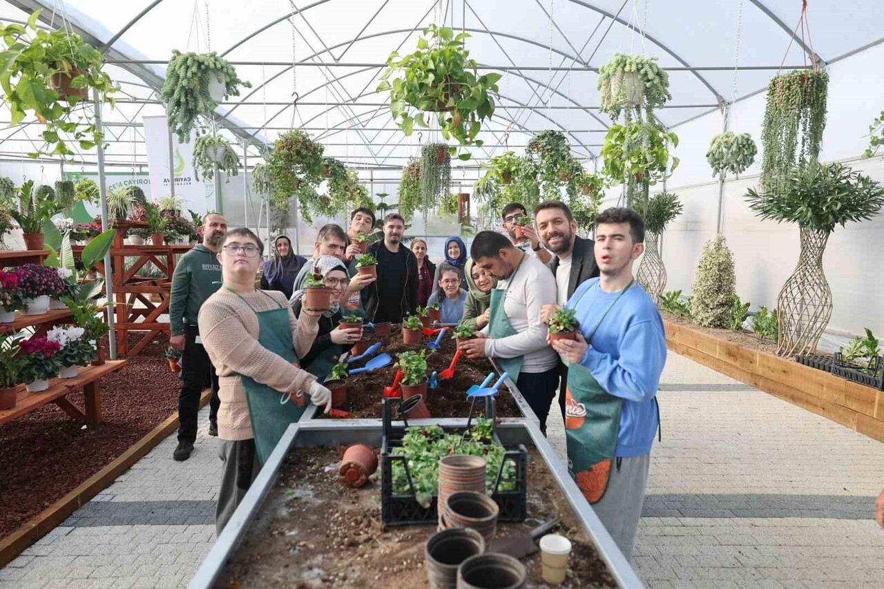 ÇAYIROVA BELEDİYESİ FATMA ÇELİK ENGELLİLER MERKEZİ'NDE EĞİTİM ALAN ÖZEL BİREYLER, BAHÇEM ÇAYIROVA...