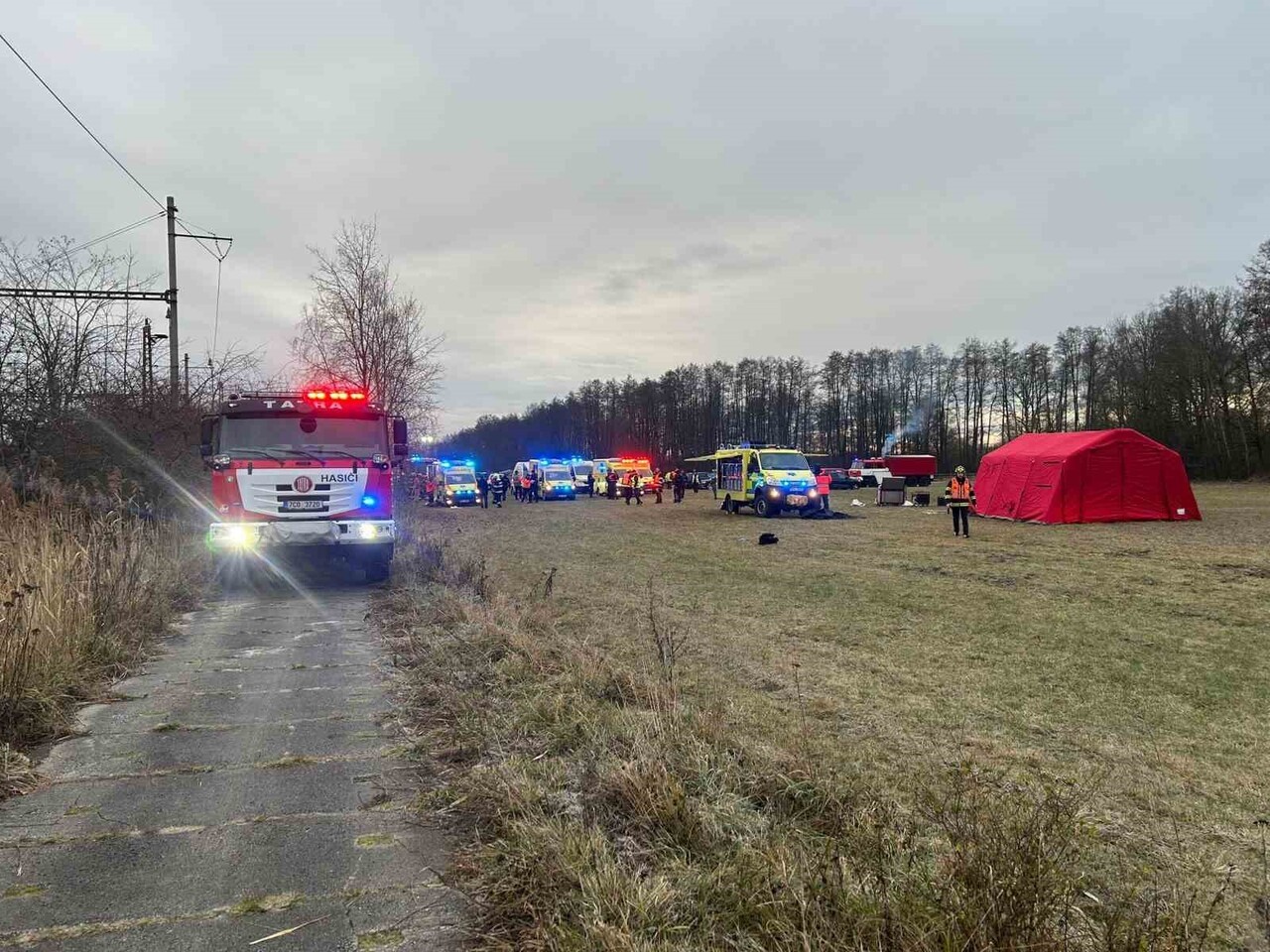 ÇEKYA'NIN BAŞKENTİ PRAG'IN YAKLAŞIK 132 KM GÜNEYİNDE İKİ YOLCU TRENİNİN ÇARPIŞMASI SONUCU 3'Ü AĞIR...