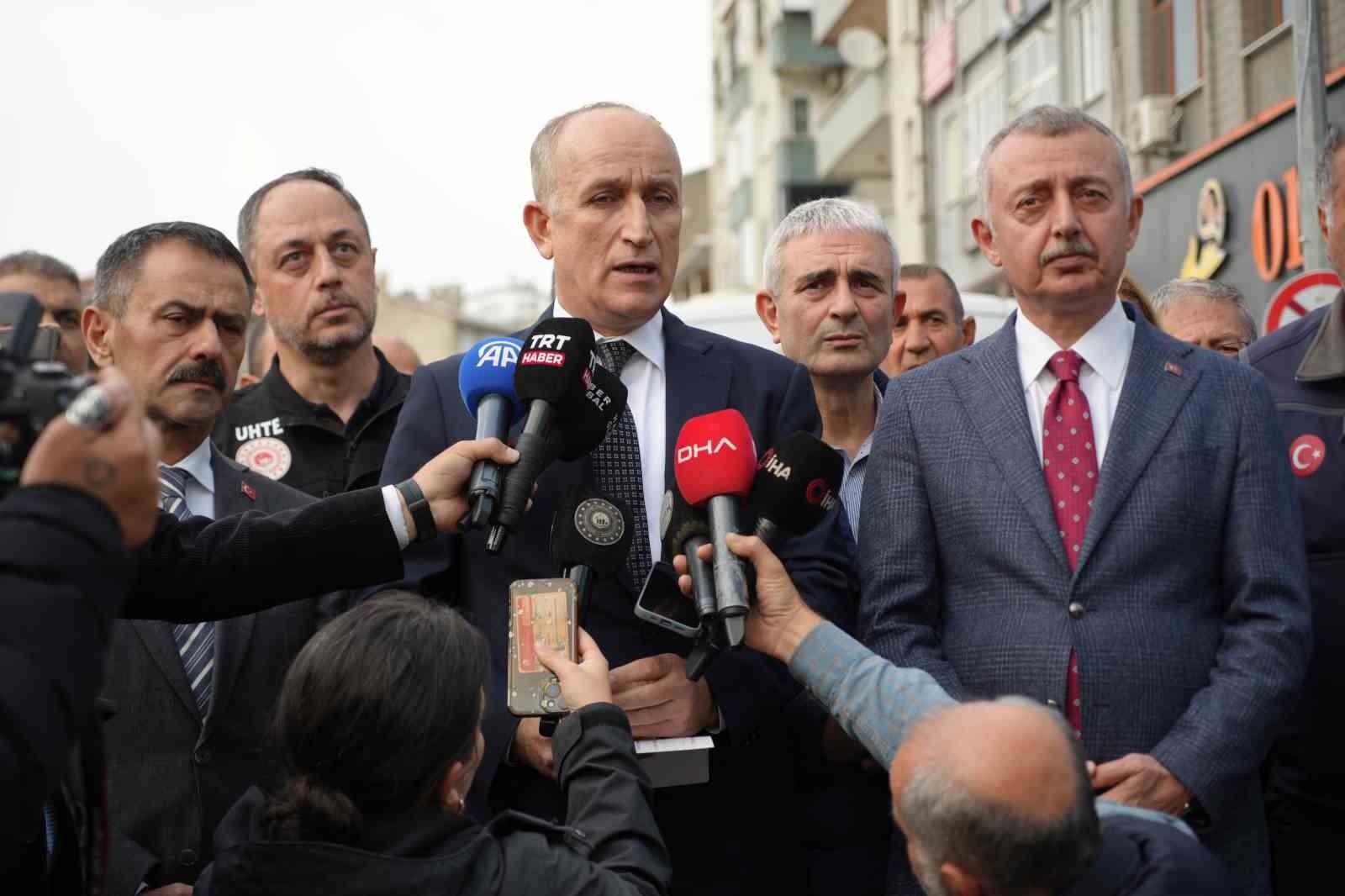 ÇEVRE, ŞEHİRCİLİK VE İKLİM DEĞİŞİKLİĞİ BAKAN YARDIMCISI ÖMER BULUT, BERABERİNDEKİ VALİ İLHAMİ...