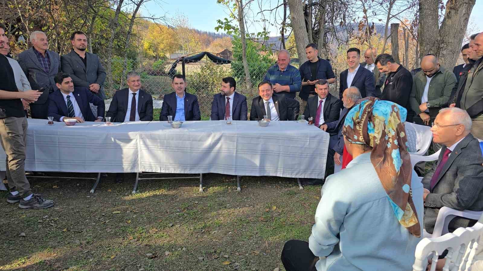 ÇEVRE, ŞEHİRCİLİK VE İKLİM DEĞİŞİKLİĞİ BAKANI MURAT KURUM, TÜRKİYE'NİN AFET BÖLGELERİNDE EŞ...