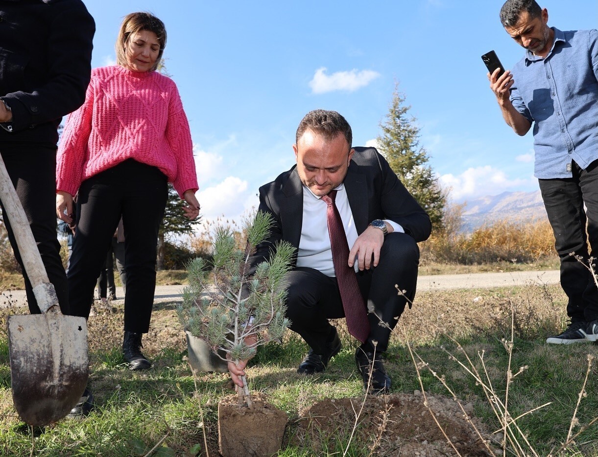 ÇİVRİL BELEDİYESİ TARAFINDAN DÜZENLENEN 24 KASIM ÖĞRETMENLER GÜNÜ ETKİNLİKLERİ KAPSAMINDA...
