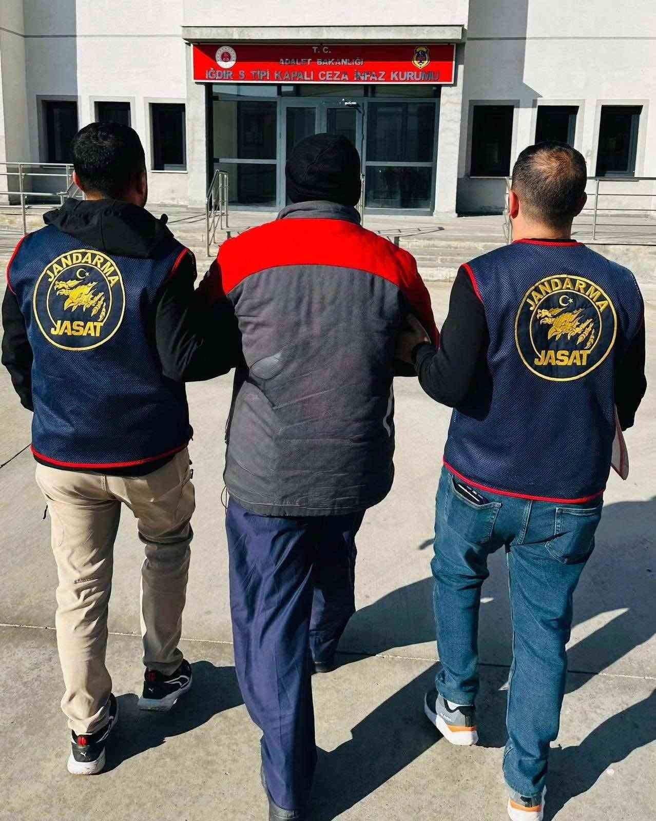 “ÇOCUĞUN CİNSEL İSTİSMARI” SUÇUNDAN ARANAN ŞAHIS IĞDIR’DA YAKALANDI