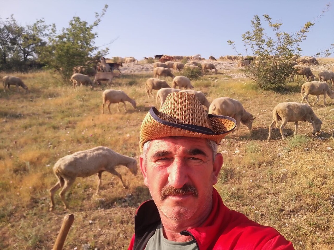 ÇÖMLEKKÖY KÖYÜ MUHTARI CANER YANKAYA