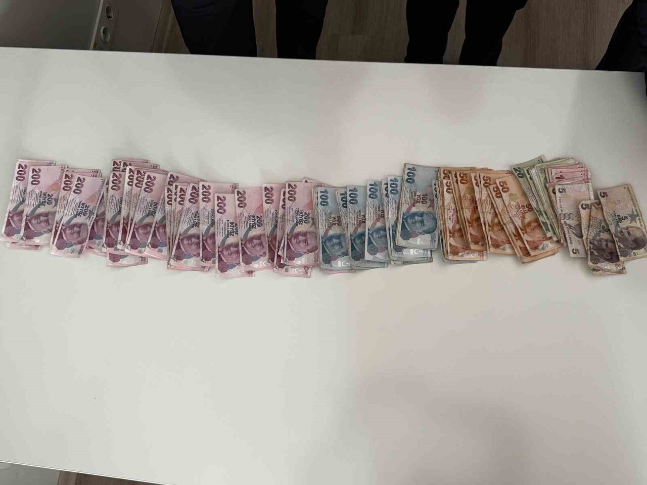 ÇORUM’DA SANAYİ ESNAFINDAN PARA TOPLAYAN DİLENCİ ZABITA EKİPLERİ TARAFINDAN 9 BİN 800 TL İLE...