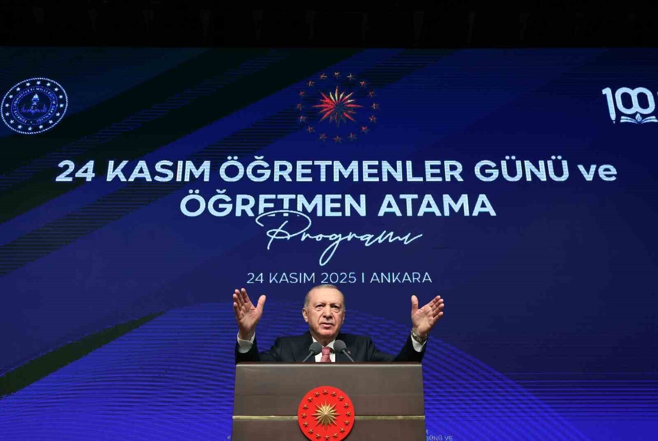CUMHURBAŞKANI RECEP TAYYİP ERDOĞAN, BEŞTEPE MİLLET KÜTÜPHANESİNDE DÜZENLENEN 24 KASIM ÖĞRETMEN...