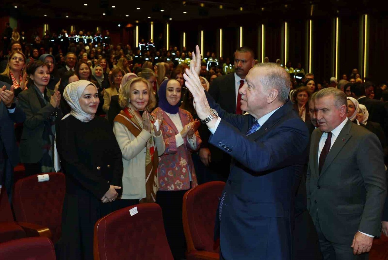 CUMHURBAŞKANI RECEP TAYYİP ERDOĞAN, KADINA YÖNELİK ŞİDDETE KARŞI ULUSLARARASI MÜCADELE GÜNÜ...