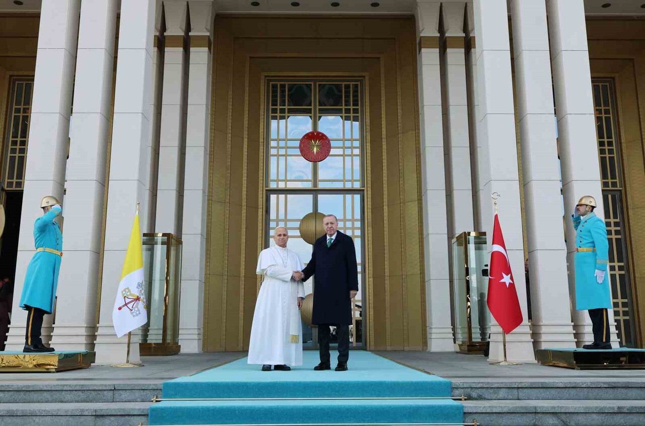 CUMHURBAŞKANI RECEP TAYYİP ERDOĞAN, VATİKAN DEVLET BAŞKANI PAPA 14. LEO’YU RESMİ TÖRENLE...