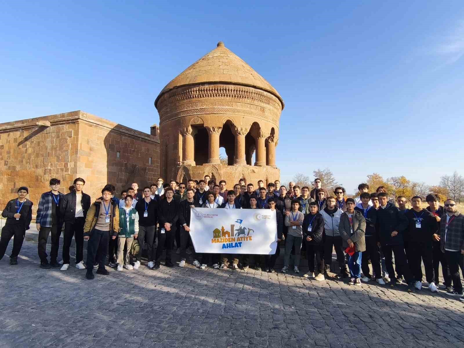 CUMHURBAŞKANLIĞI'NIN HİMAYELERİNDE MİLLİ EĞİTİM BAKANLIĞININ ORGANİZASYON VE YÜRÜTÜCÜLÜĞÜNDE DEVAM...