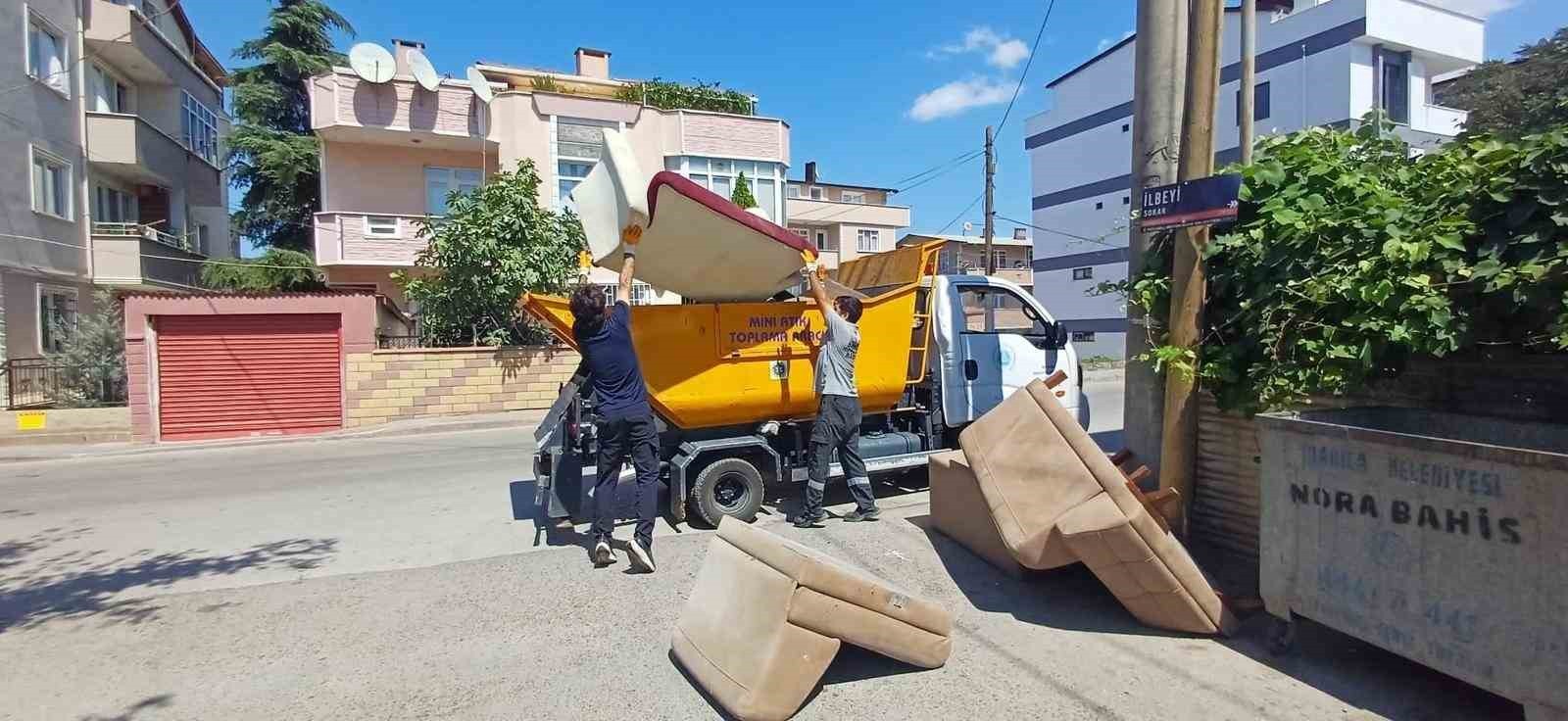 DARICA İLÇESİNDE SIFIR ATIK HEDEFİ DOĞRULTUSUNDA MOLOZ VE HACİMLİ ATIKLARIN DÜZENLİ TOPLANMASI...