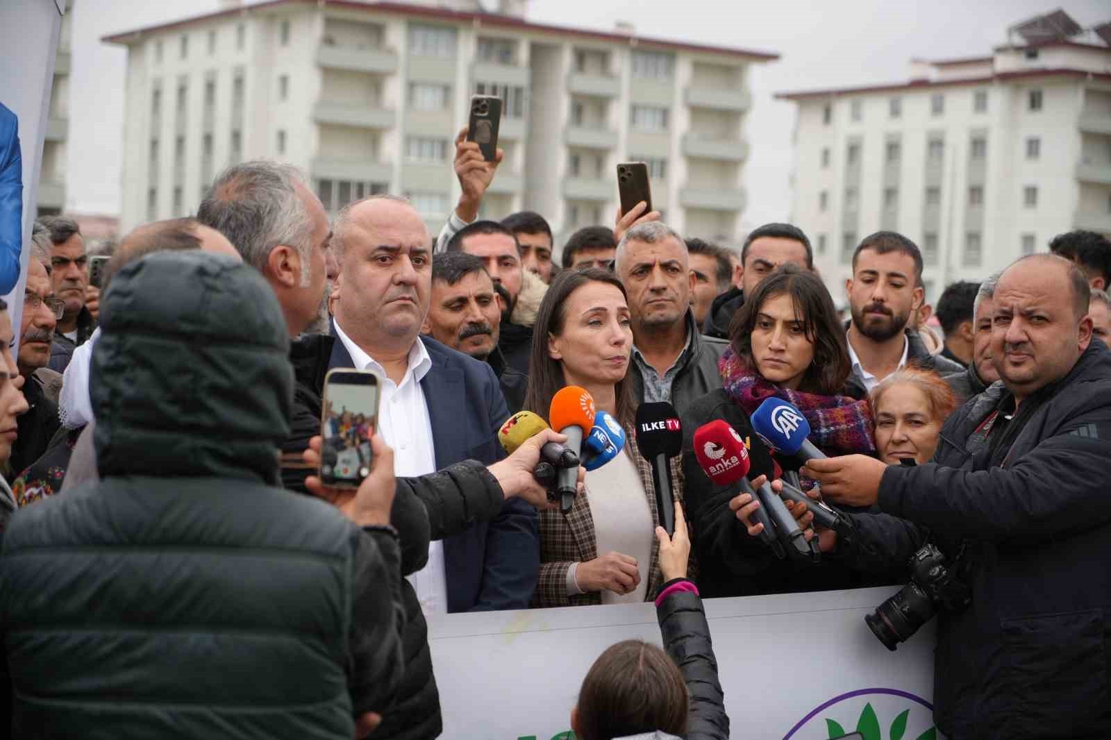DEM PARTİ EŞ GENEL BAŞKANI HATİMOĞULLARI’NDAN DEMİRTAŞ’A ZİYARET