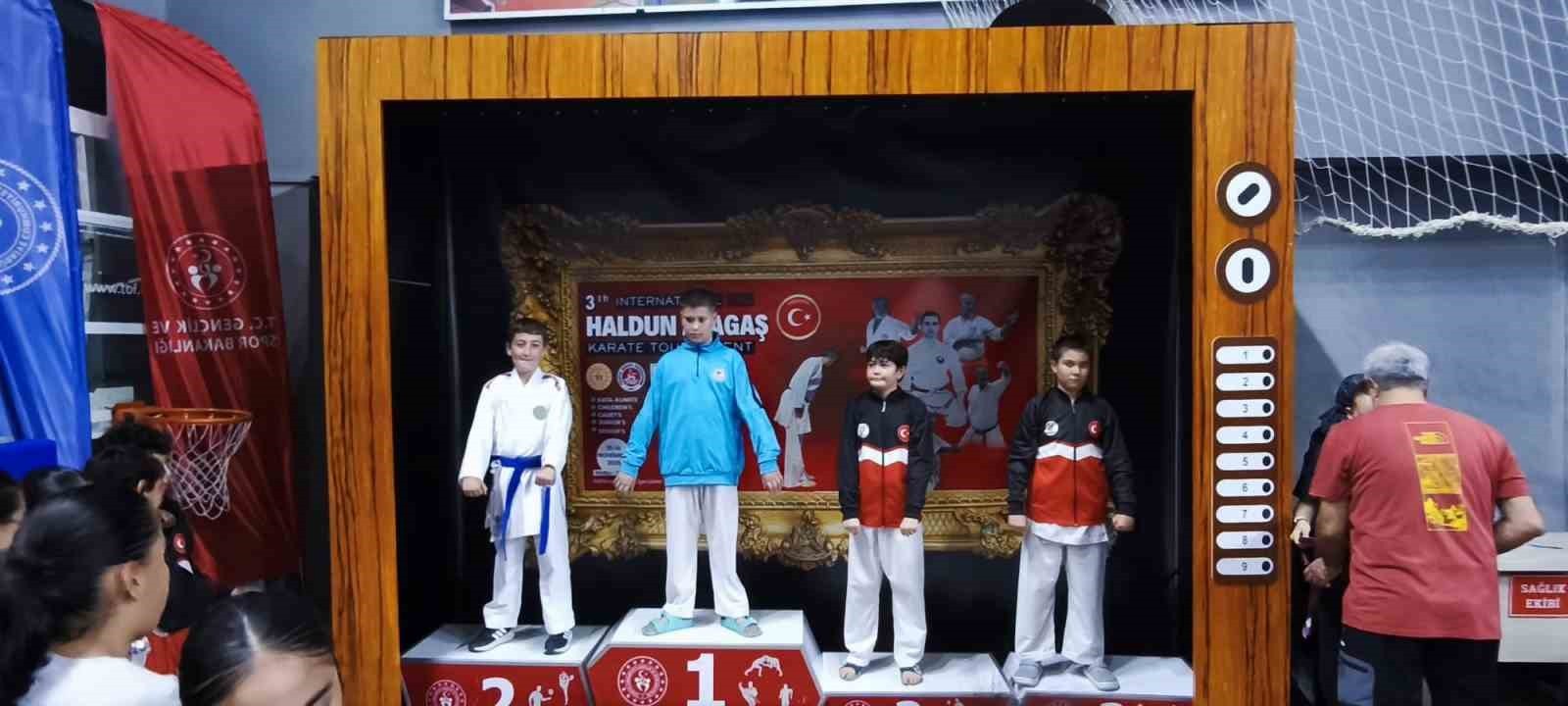 DENİZLİ’DE DÜZENLENEN VE 49 KULÜBÜN KATILDIĞI 3. HALDUN ALAGAŞ ULUSLARARASI KARATE TURNUVASINDA...
