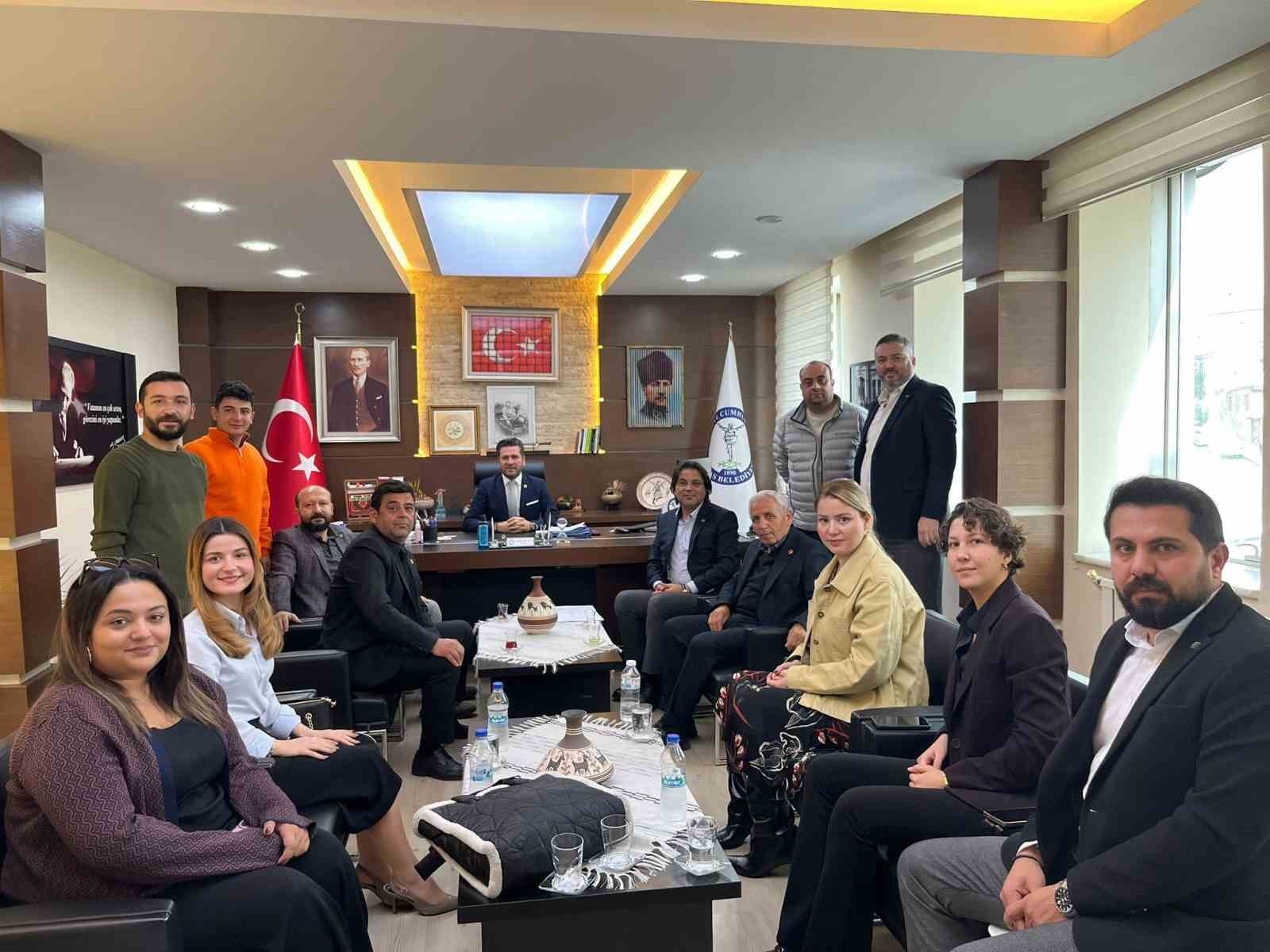 DENİZLİ’DE TAVAS BELEDİYE BAŞKANI KADİR TATIK VE AİLESİNE YÖNELİK SOSYAL MEDYADAN SÖZLÜ SALDIRI...