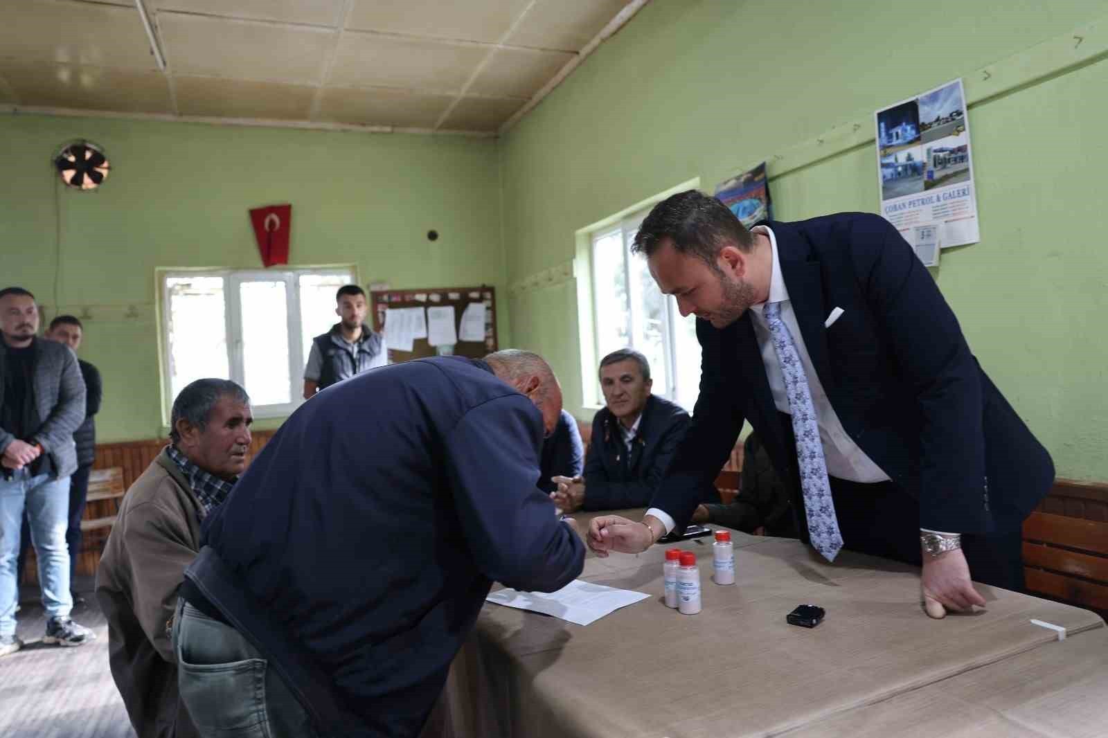 DENİZLİ’NİN ÇİVRİL İLÇESİNDE ARTAN ŞAP HASTALIĞI İLE MÜCADELE KAPSAMINDA ÜRETİCİLERE ÇİVRİL...