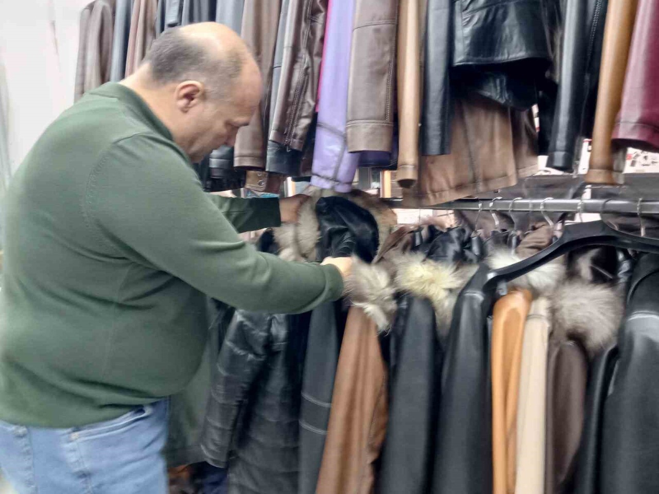 DERİCİLİK SEKTÖRÜNDE 1989 YILINDAN BU YANA TER DÖKEN USTA, SEKTÖRDEKİ ÇIRAK VE ELEMAN KRİZİNE...