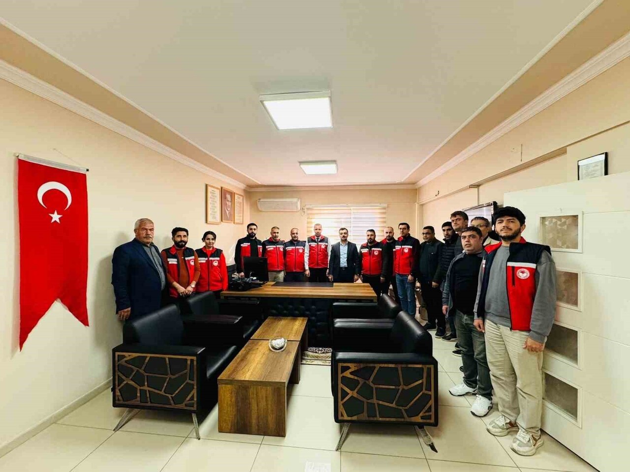 DİCLE KAYMAKAMI MUSTAFA ATIŞ, DİCLE TARIM VE ORMAN İLÇE MÜDÜRLÜĞÜNÜ ZİYARETİ EDEREK KURUM...