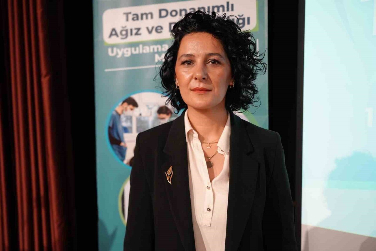 DİŞ HEKİMİ ÖĞRETİM ÜYESİ DOÇ. DR. GÜLHAN ÜNAL.