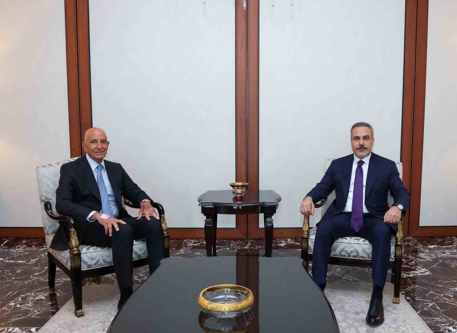 DIŞİŞLERİ BAKANI HAKAN FİDAN, ABD’NİN ANKARA BÜYÜKELÇİSİ TOM BARRACK VE ABD BAŞKANI DONALD...