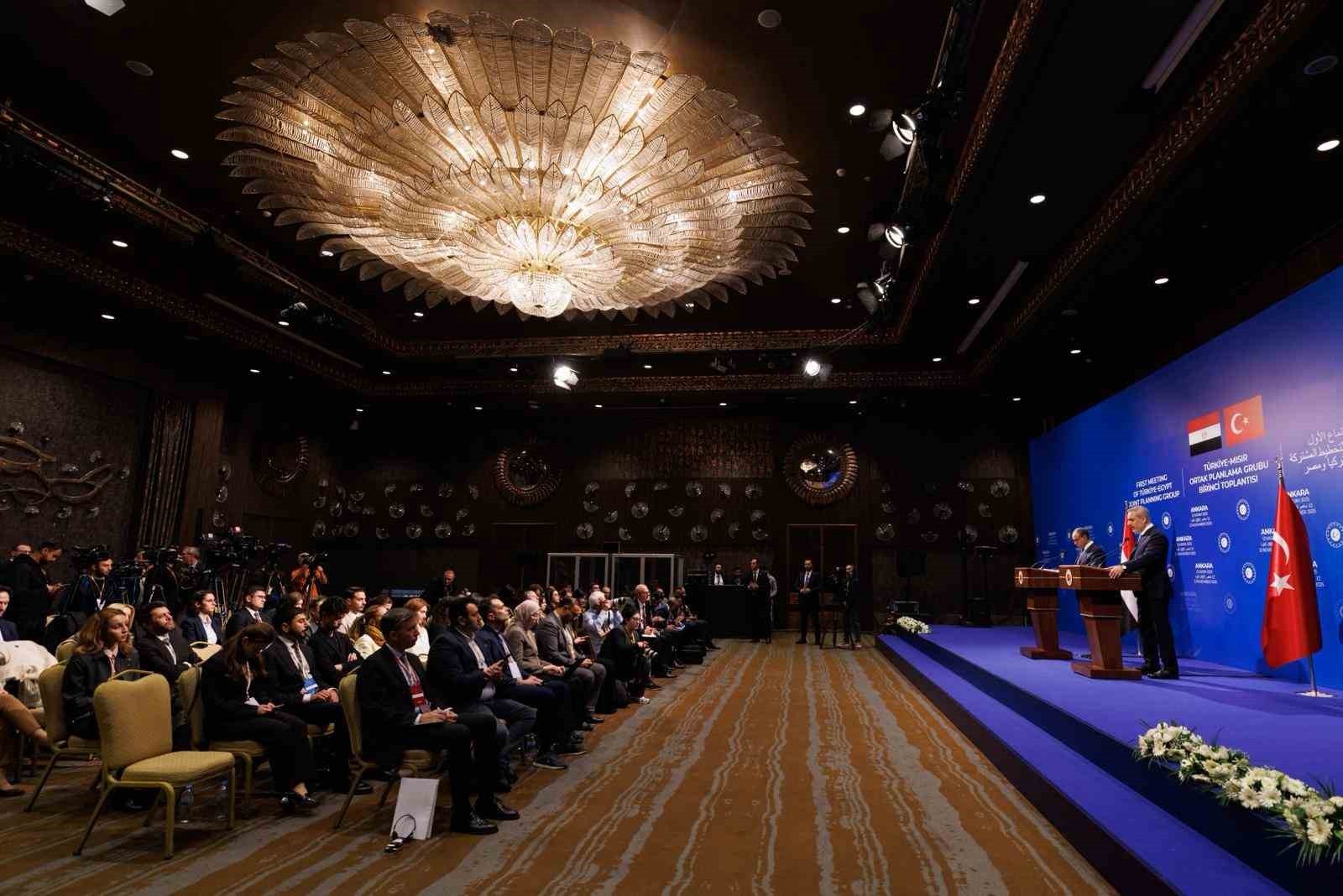 DIŞİŞLERİ BAKANI HAKAN FİDAN, "HAMAS ATEŞKESİN KALICI OLMASI YÖNÜNDE YAPICI ADIMLAR ATMA İRADESİNE...