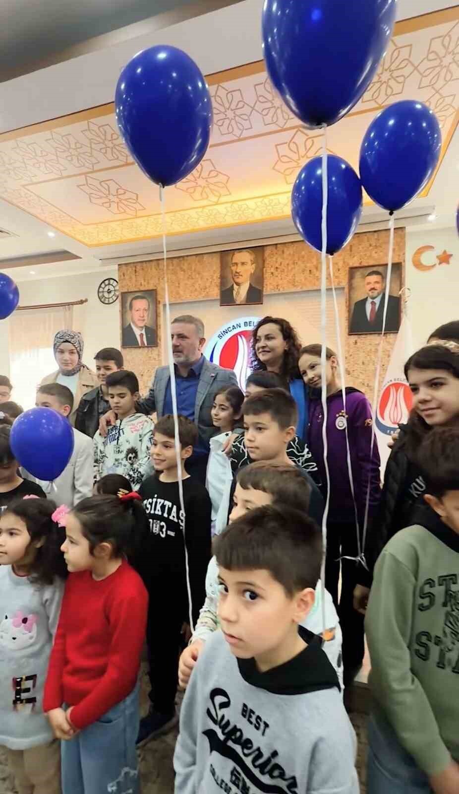 DİYABETE DİKKAT ÇEKMEK VE FARKINDALIĞI ARTIRMAK AMACIYLA GERÇEKLEŞTİRİLEN PROGRAMDA ÇOCUKLAR VE...