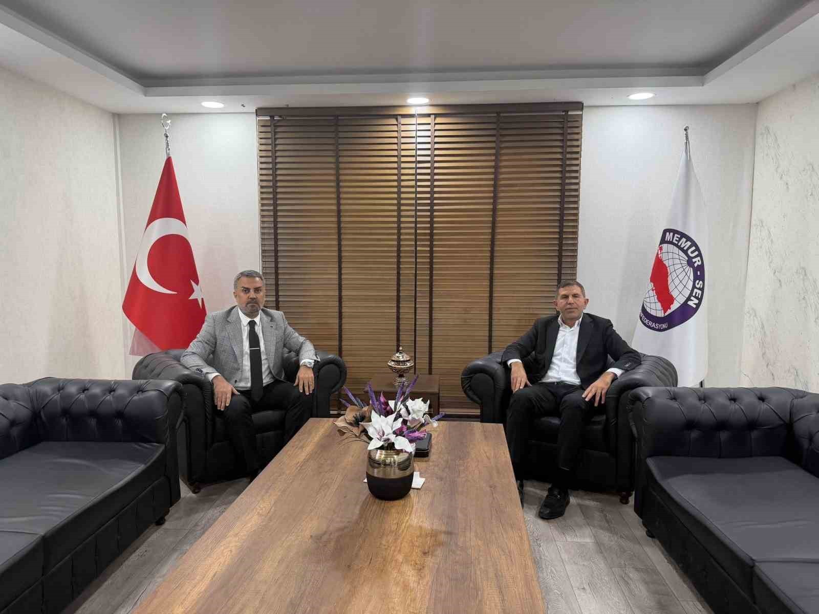 DİYARBAKIR'DA AK PARTİ BAĞLAR İLÇE BAŞKANI FERİT AVCIKIRAN, STK TEMSİLCİLERİ VE VAKIF...