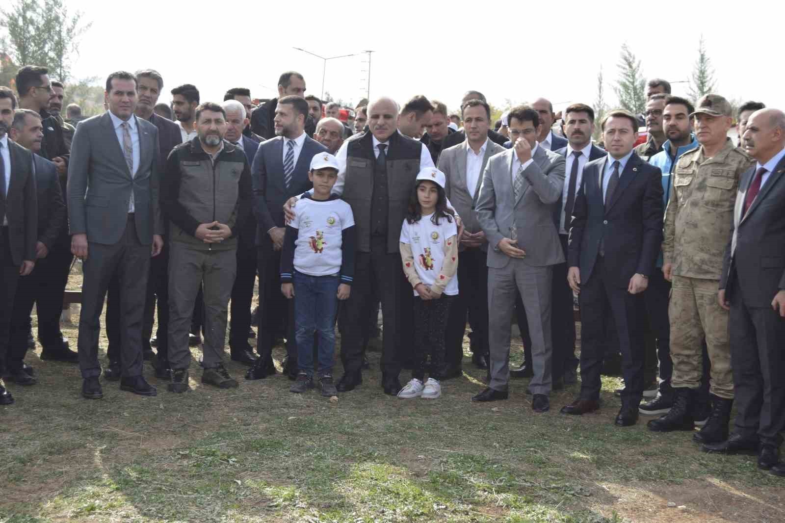 DİYARBAKIR'IN DİCLE İLÇESİNDEKİ KIRAL KIZI BARAJI YANINDAKİ SELAHATTİN EYYUBİ GENÇLİK KAMPI'NDA 11...