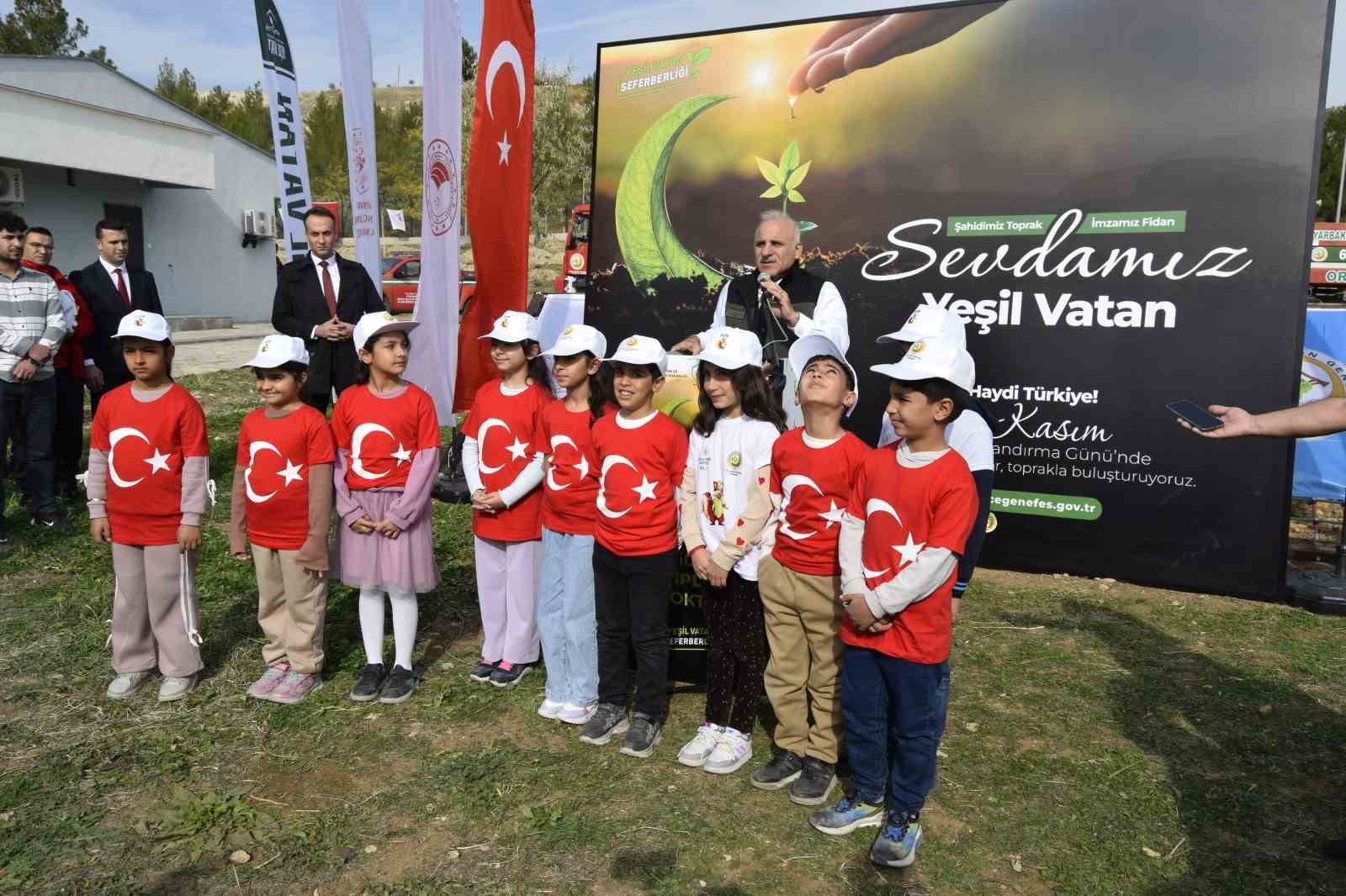 DİYARBAKIR'IN DİCLE İLÇESİNDEKİ KIRAL KIZI BARAJI YANINDAKİ SELAHATTİN EYYUBİ GENÇLİK KAMPI'NDA 11...