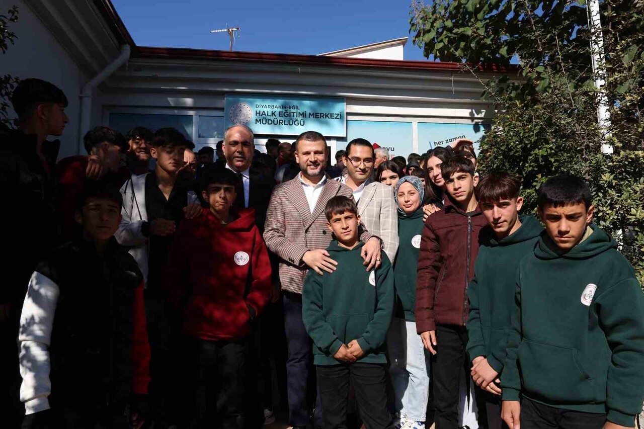 DİYARBAKIR'IN EĞİL İLÇESİNDE ÖĞRENCİLER, "FİLİSTİN İÇİN SEN DE İZ BIRAK" ETKİNLİĞİNE...