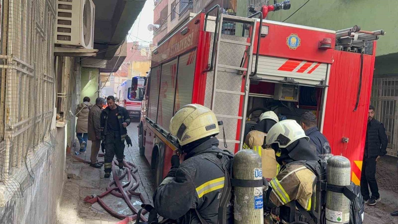 DİYARBAKIR'IN KAYAPINAR İLÇESİNDE PRİZDEN KAYNAKLI ÇIKTIĞI DEĞERLENDİRİLEN YANGINDA 2'Sİ ÇOCUK 7...