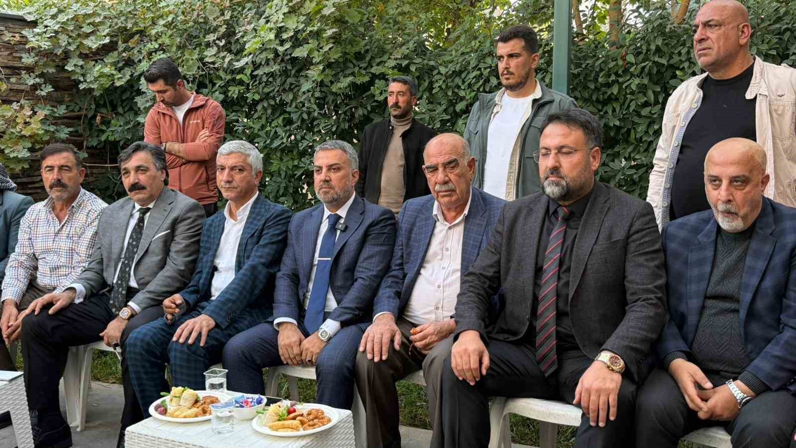 DİYARBAKIR’DA AK PARTİ İLÇE BAŞKANLIĞINA GETİRİLEN FERİT AVCIKIRAN, PARTİLİLERLE BİR ARAYA...