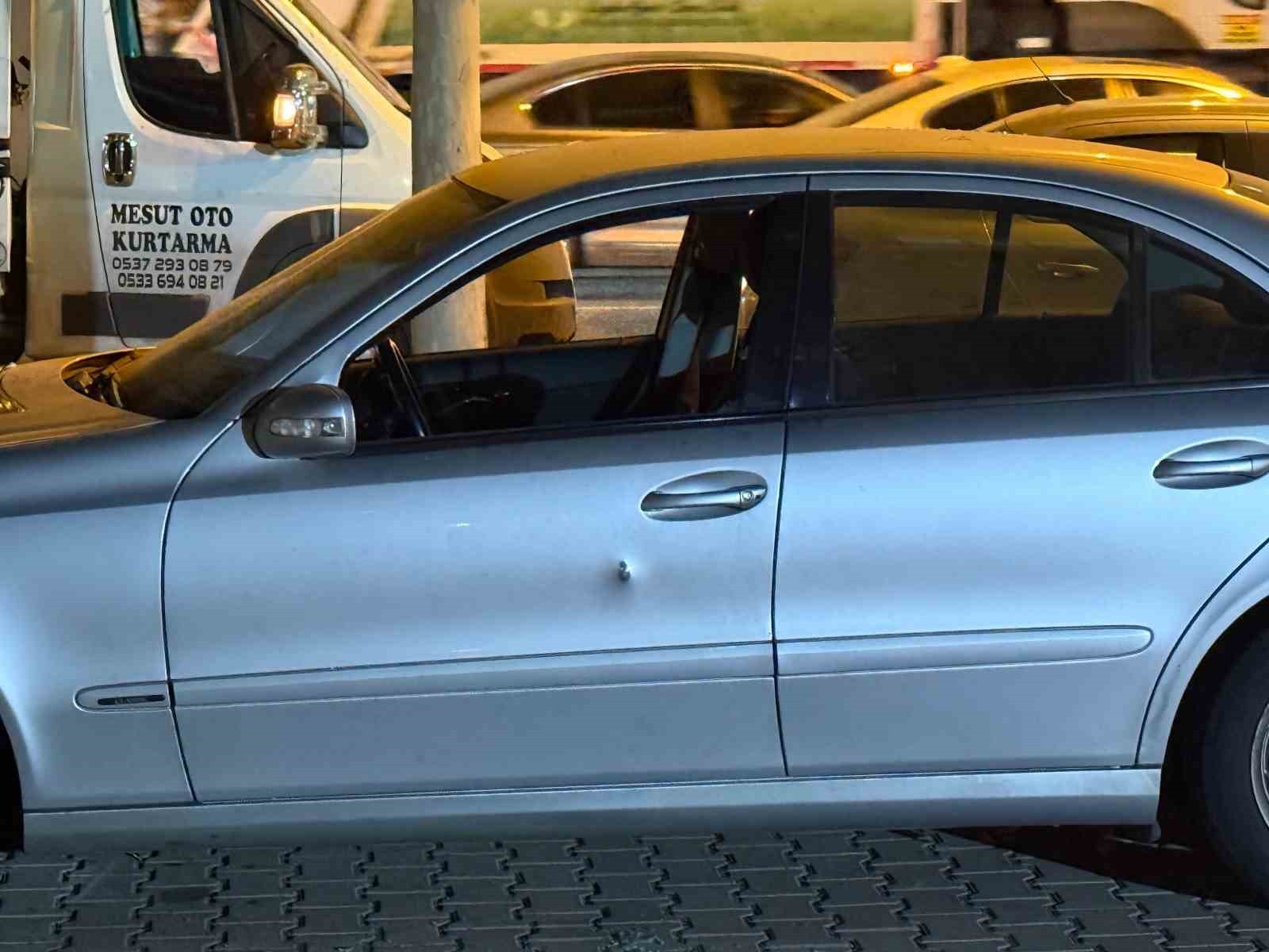 DİYARBAKIR’DA ARACINA GİRMEK İSTEYEN BİR KİŞİYE SİLAHLA ATEŞ AÇILDI. OLAYDA KURŞUNLARIN HEDEFİ...